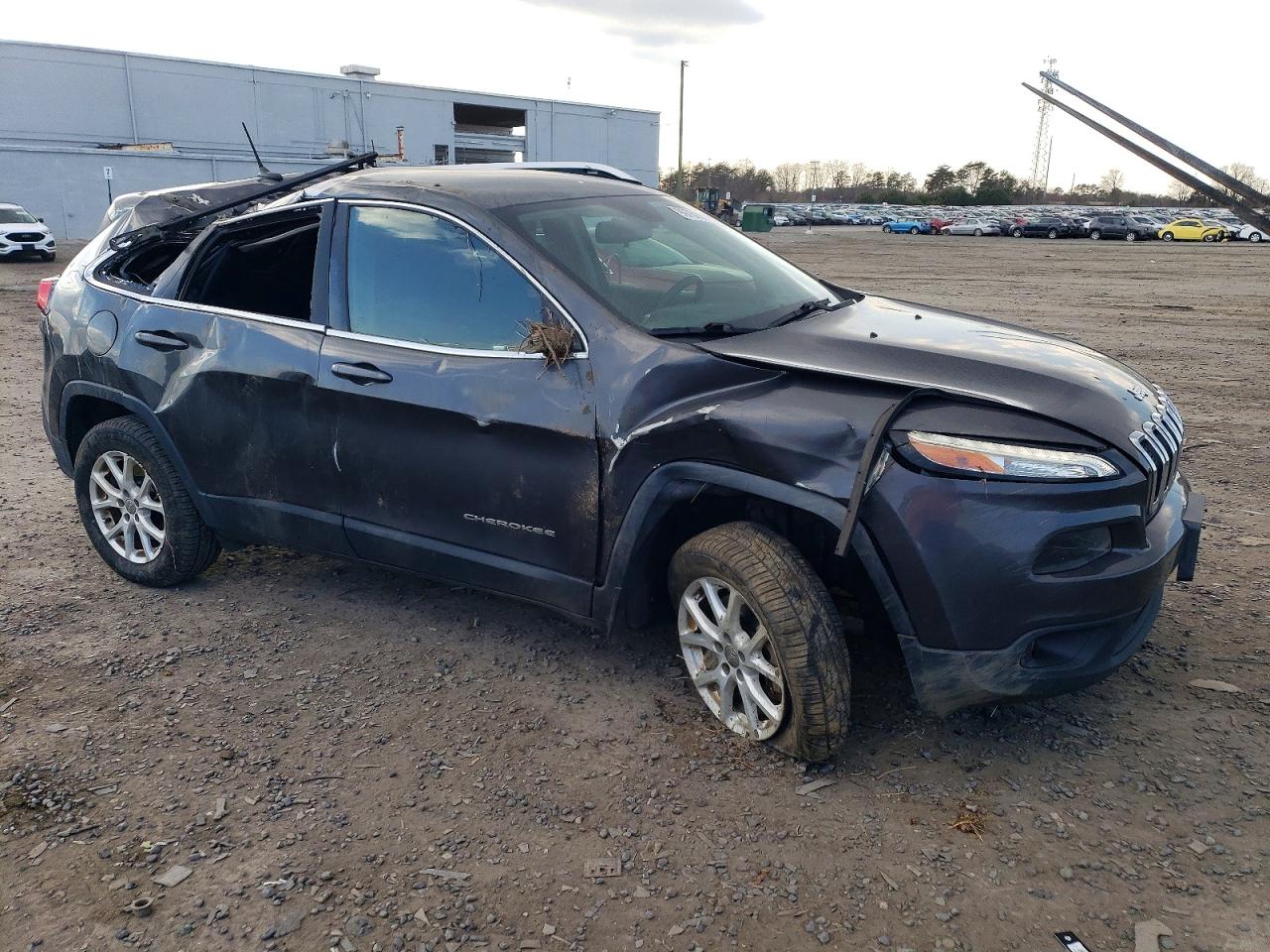 2015 JEEP CHEROKEE LATITUDE photo 4