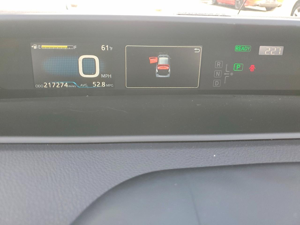 2019 TOYOTA PRIUS photo 9