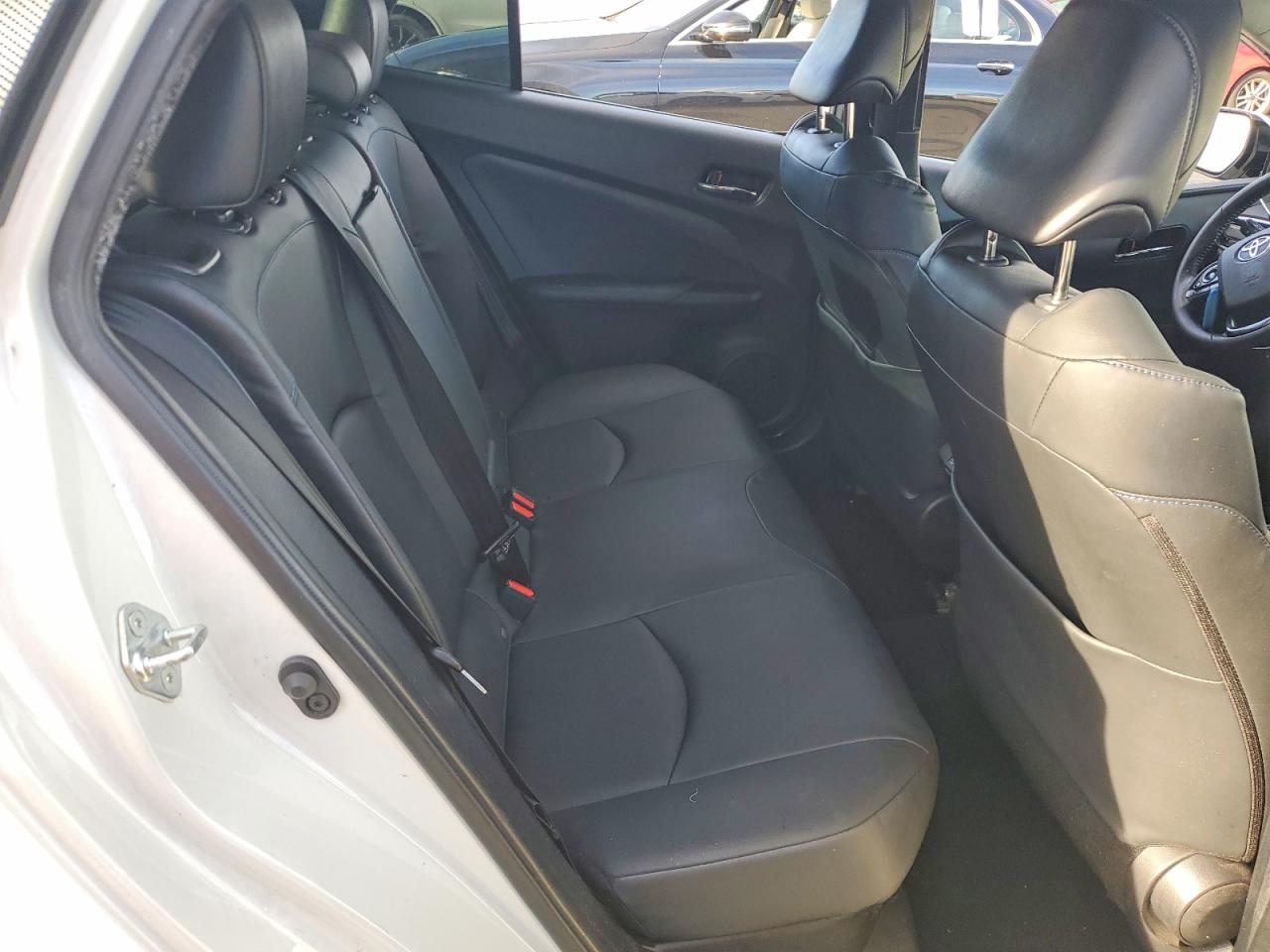 2019 TOYOTA PRIUS photo 10