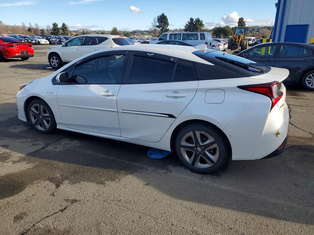 2019 TOYOTA PRIUS photo 2