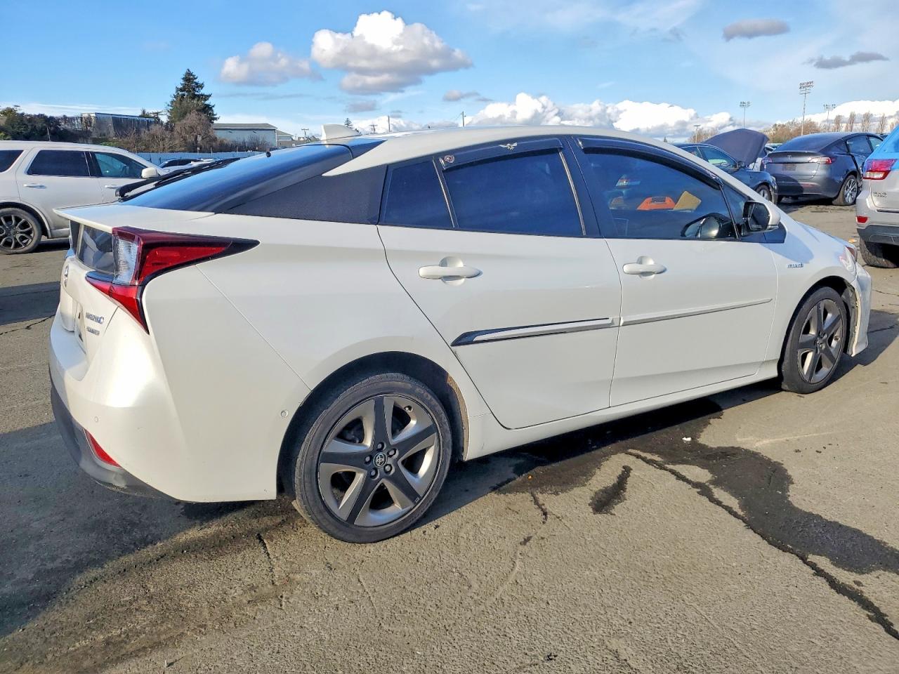 2019 TOYOTA PRIUS photo 3