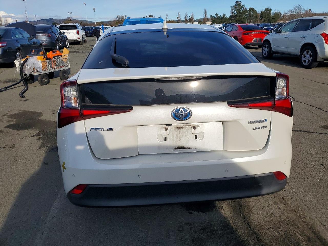 2019 TOYOTA PRIUS photo 6