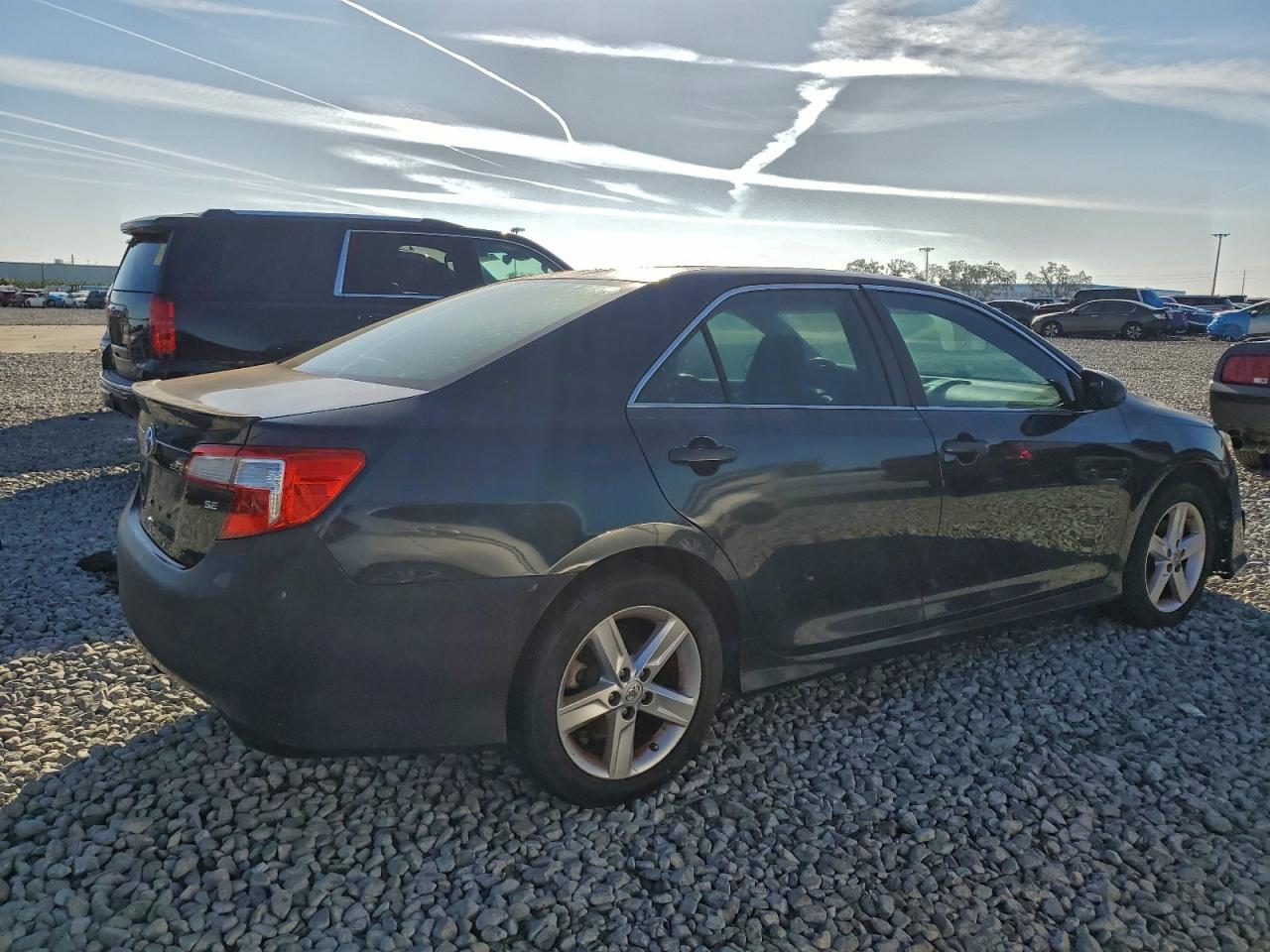 2014 TOYOTA CAMRY L photo 3