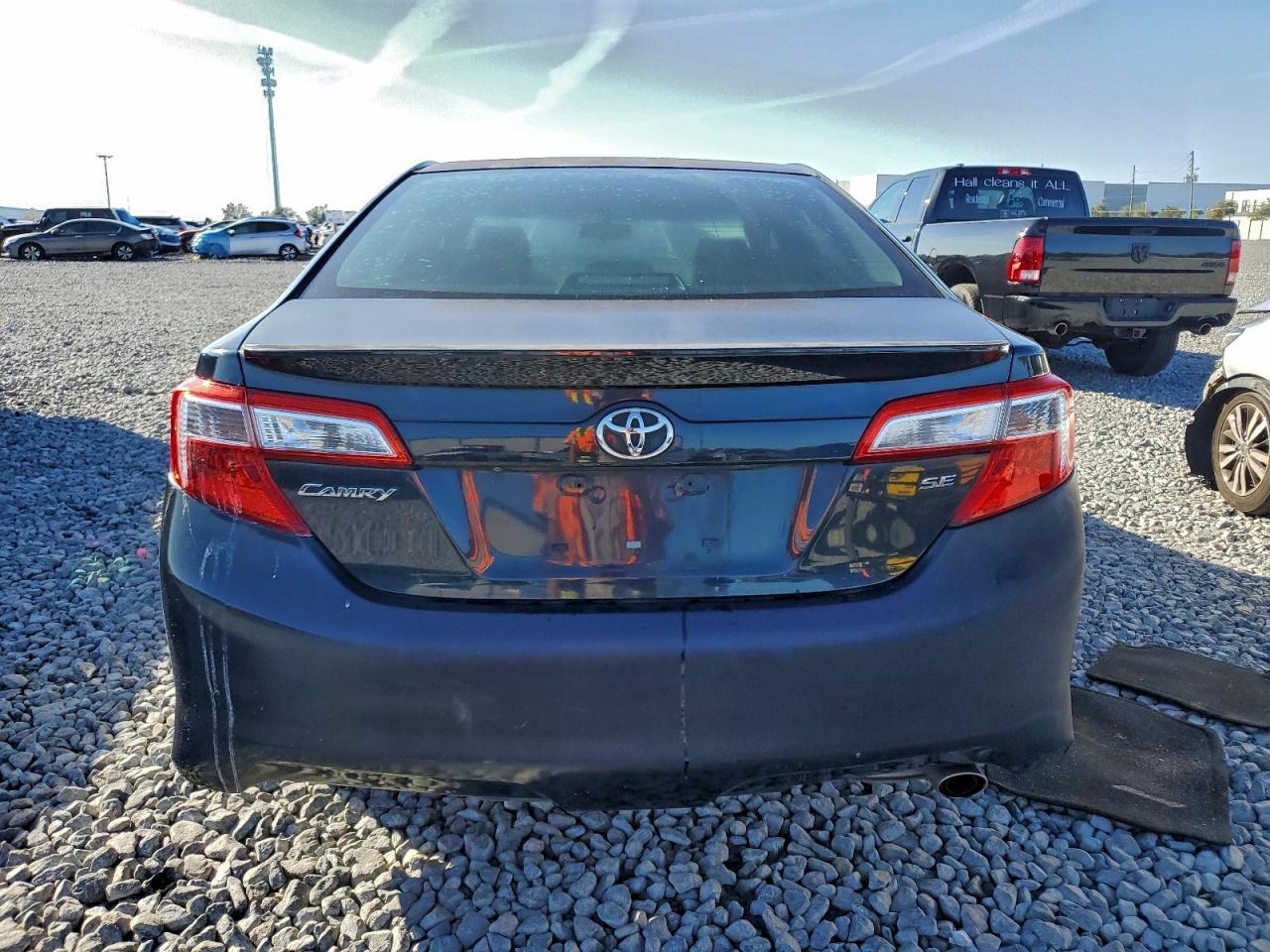 2014 TOYOTA CAMRY L photo 6