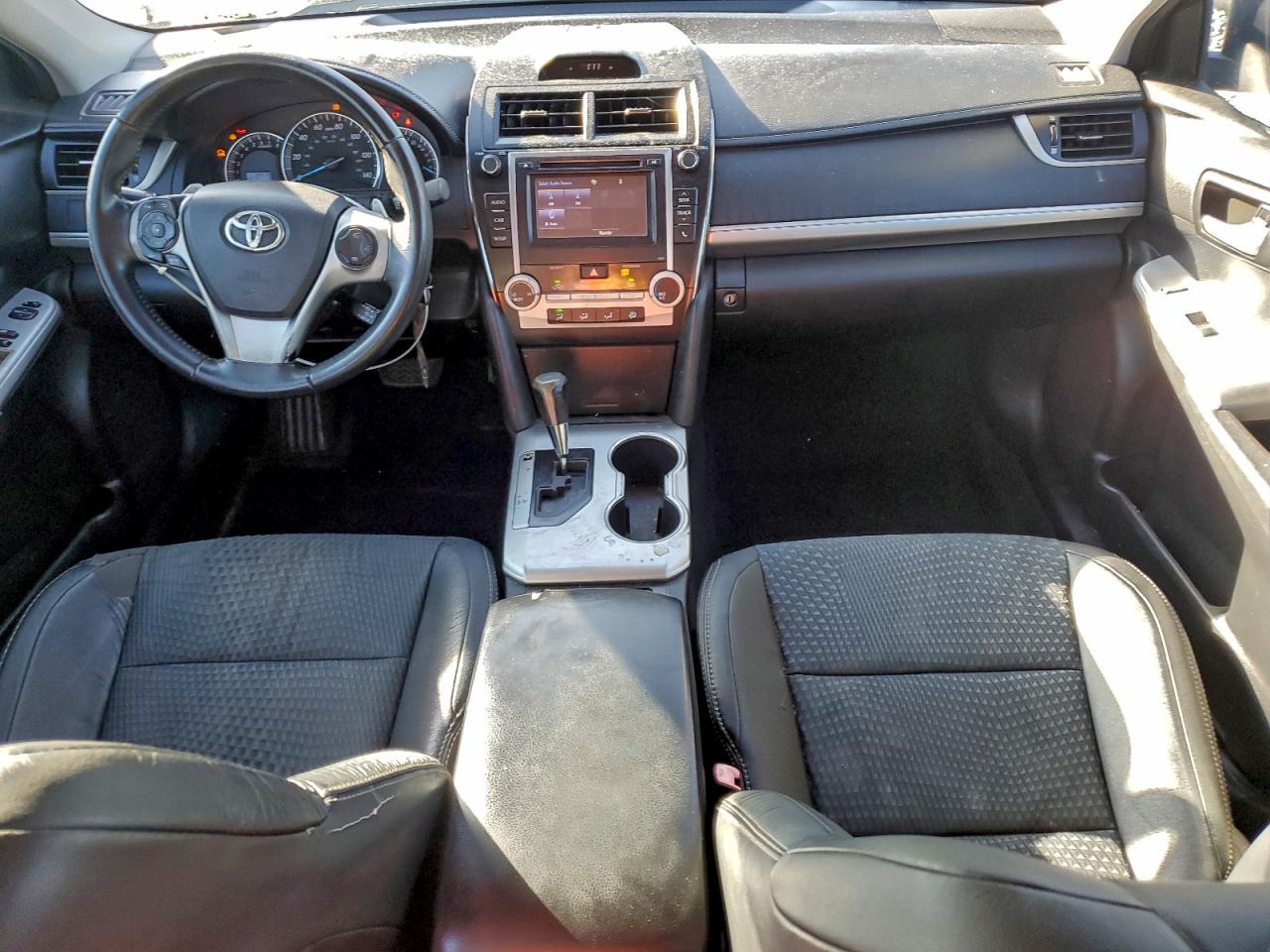 2014 TOYOTA CAMRY L photo 8