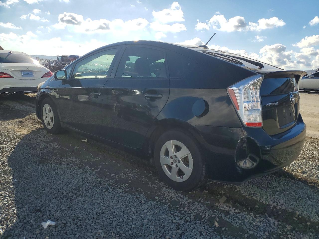 2011 TOYOTA PRIUS photo 2