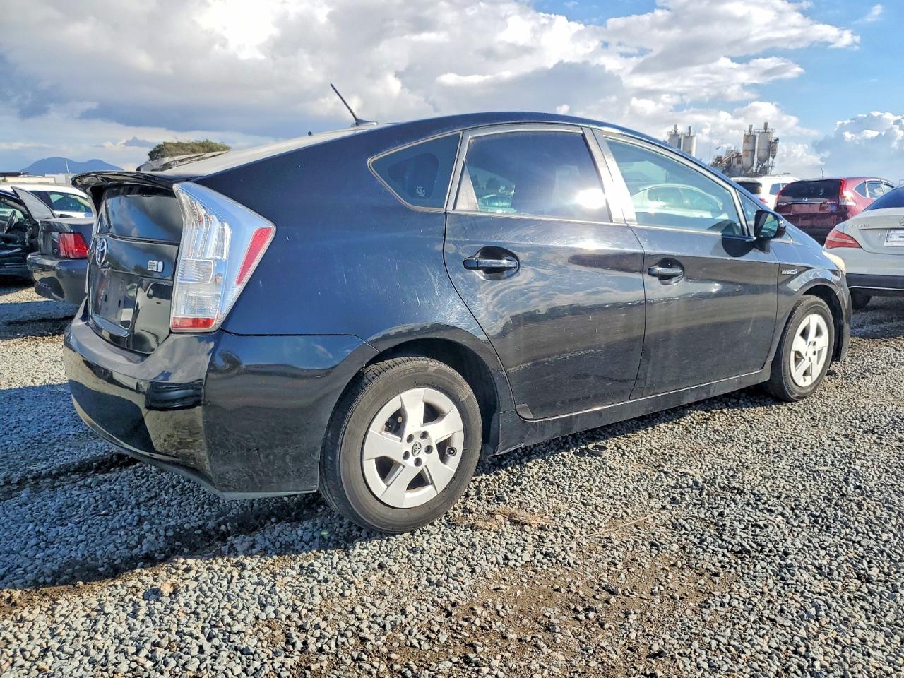 2011 TOYOTA PRIUS photo 3