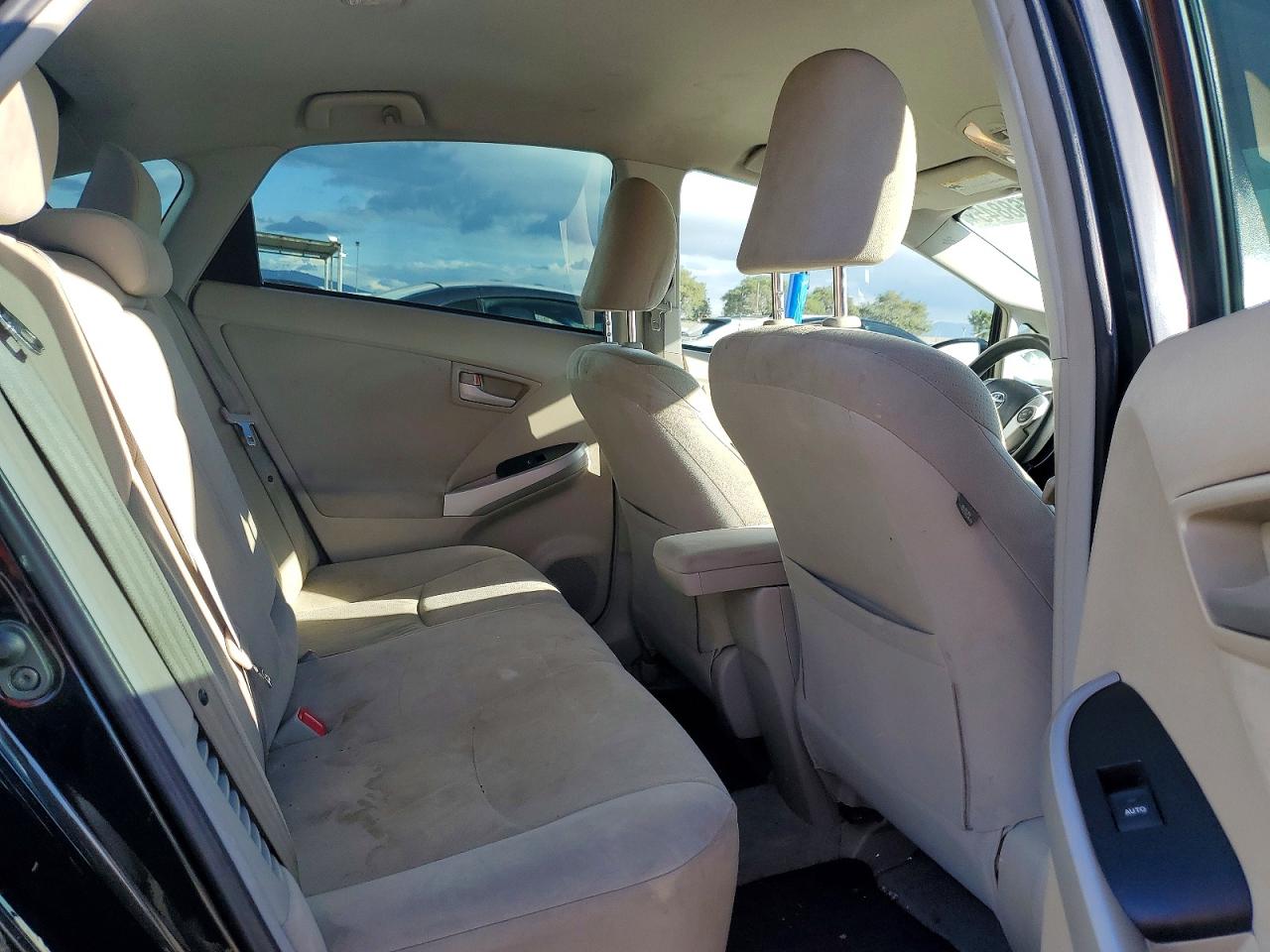 2011 TOYOTA PRIUS photo 10