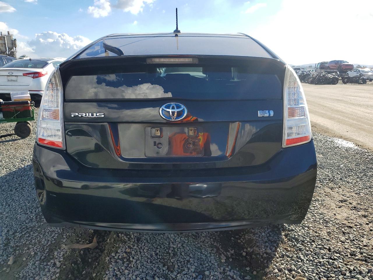 2011 TOYOTA PRIUS photo 6