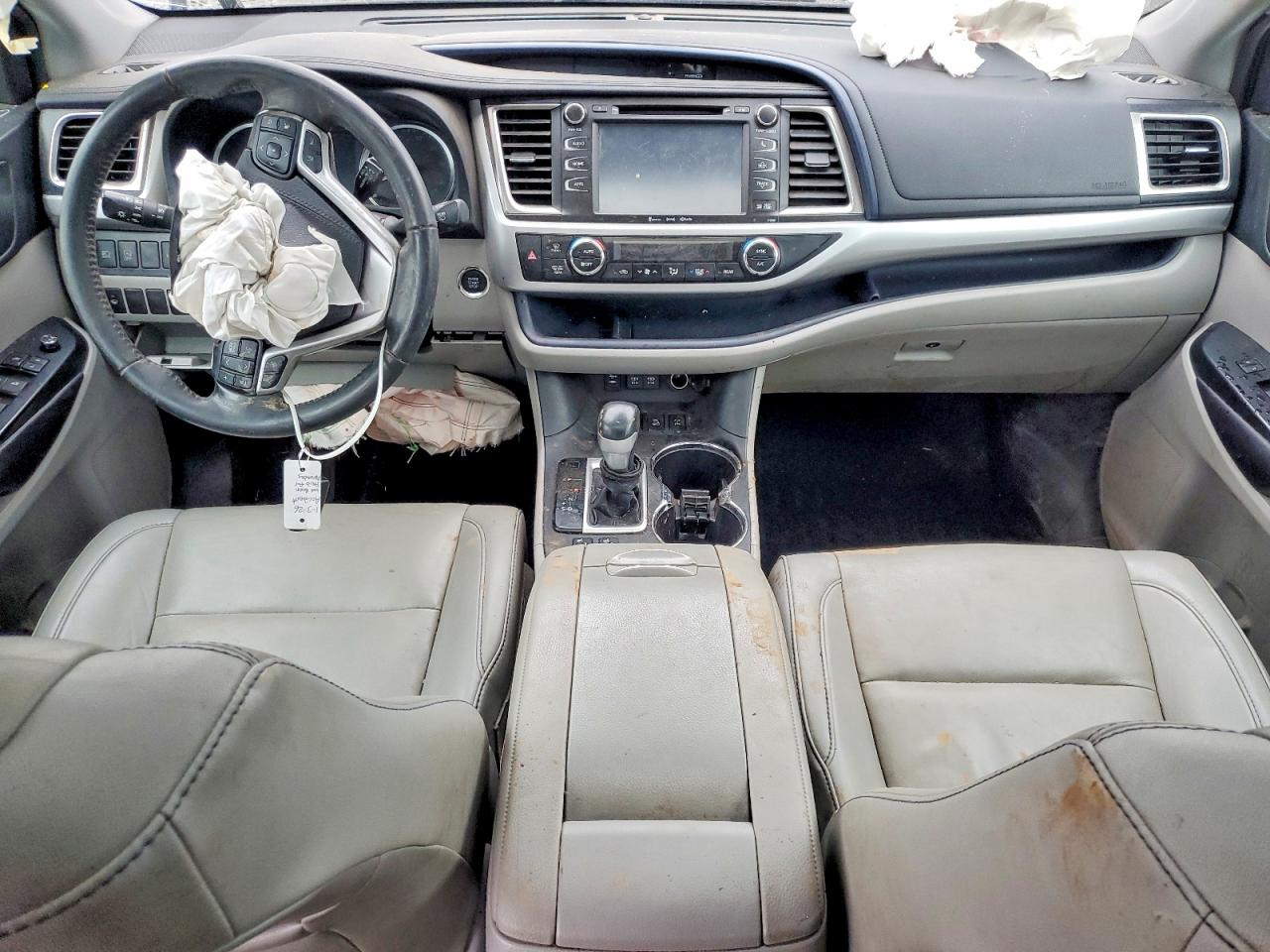 2019 TOYOTA HIGHLANDER SE photo 8