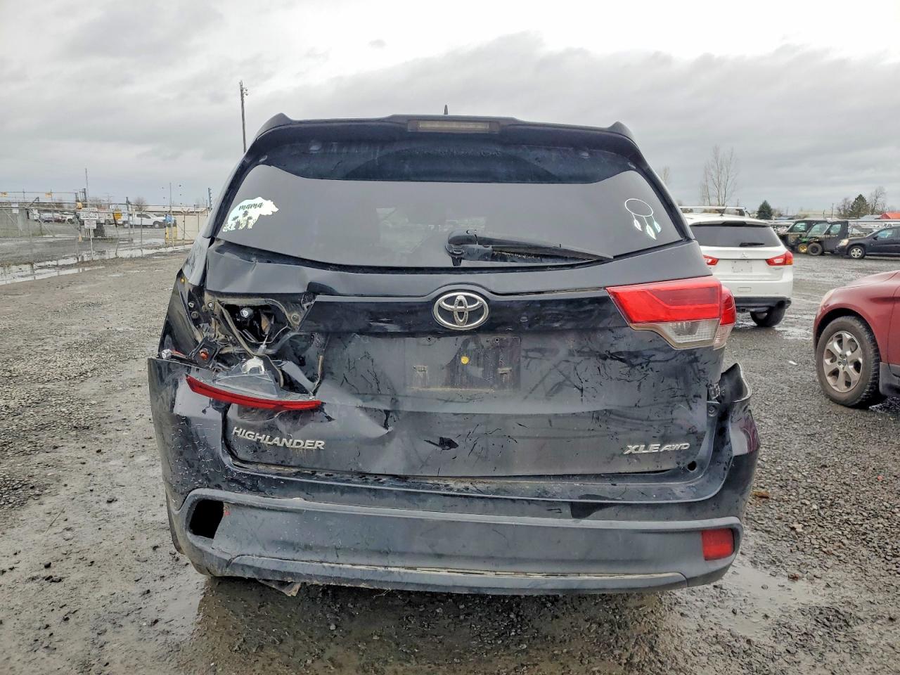 2019 TOYOTA HIGHLANDER SE photo 6