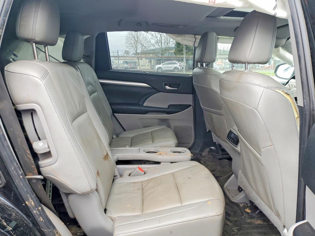 2019 TOYOTA HIGHLANDER SE photo 10