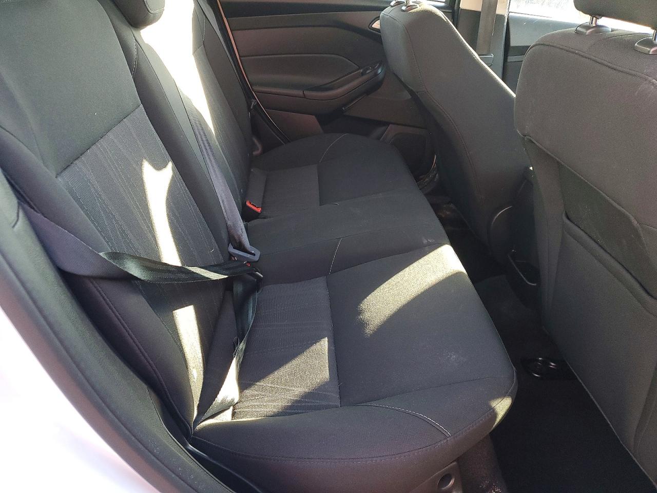 2018 FORD FOCUS SE photo 10