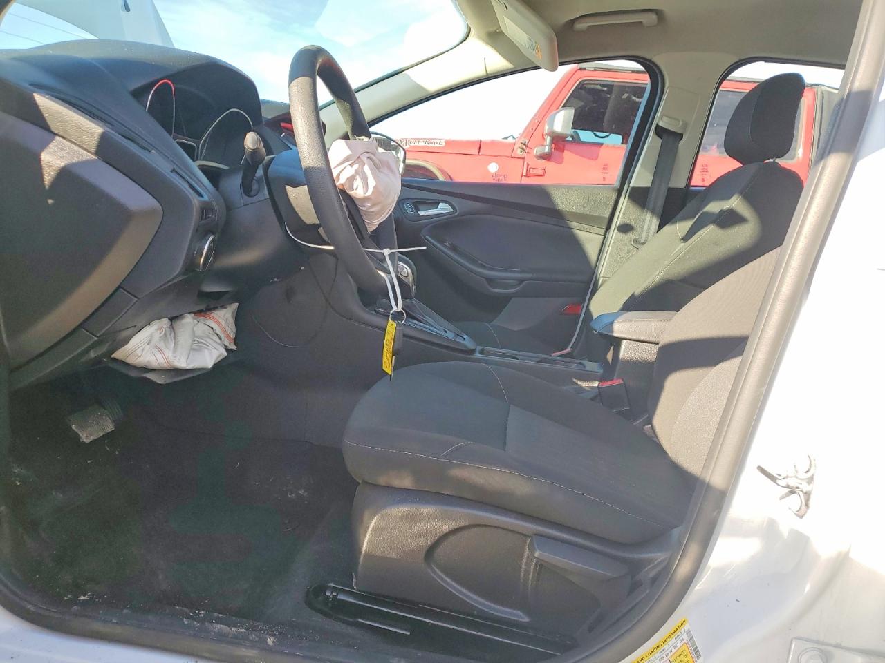 2018 FORD FOCUS SE photo 7
