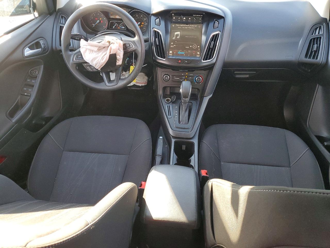 2018 FORD FOCUS SE photo 8
