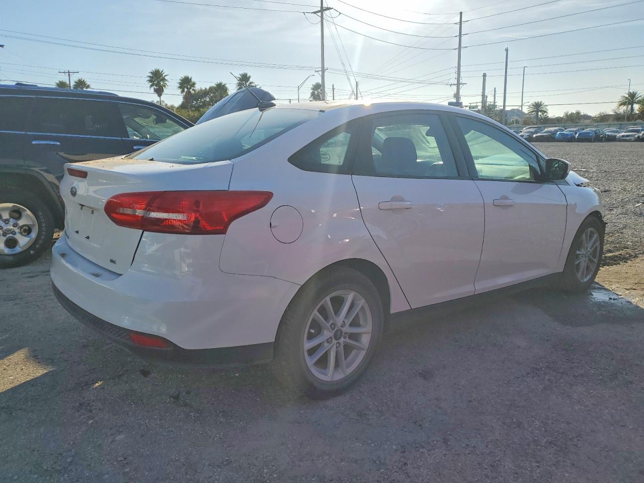 2018 FORD FOCUS SE photo 3