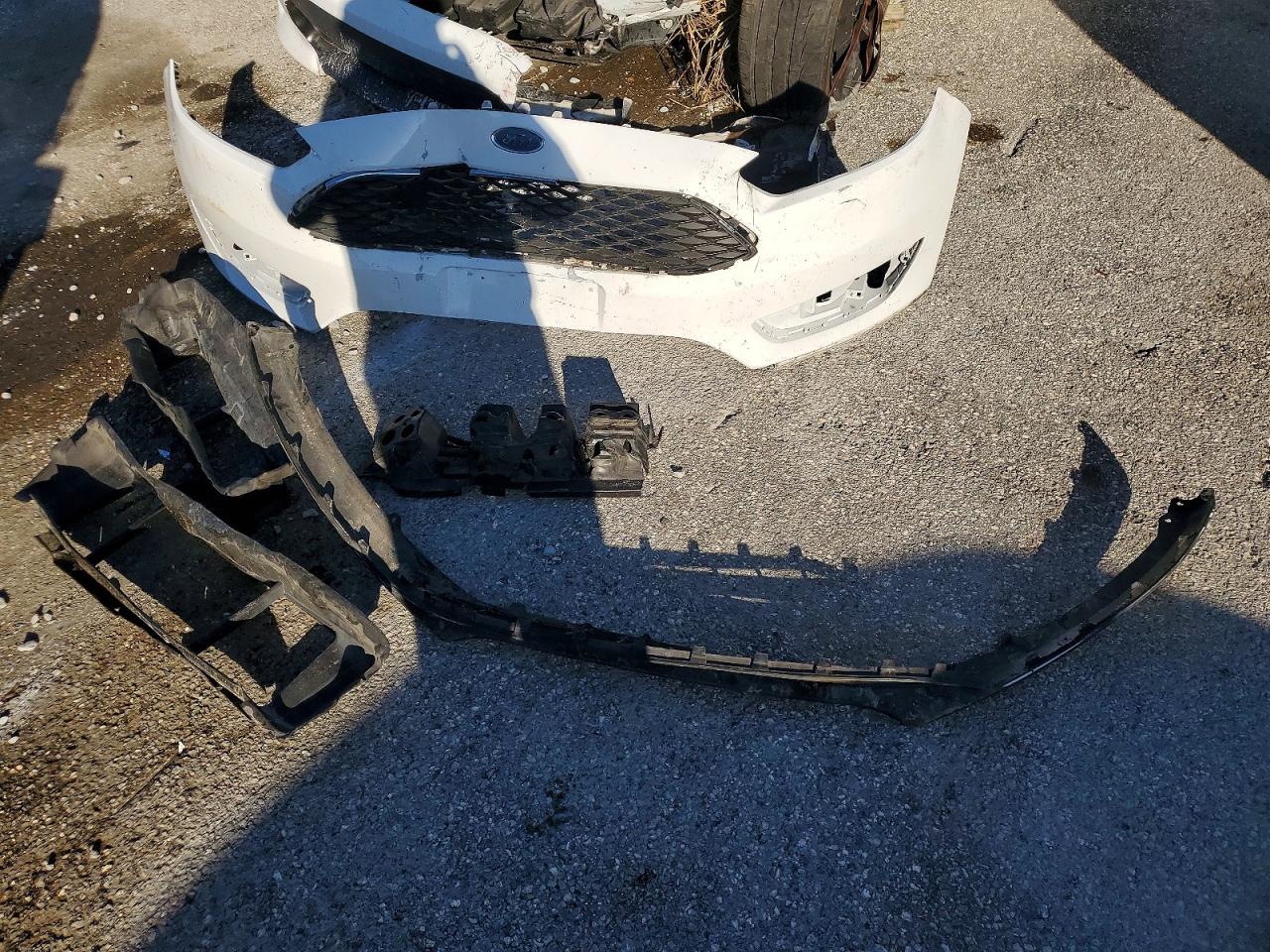 2018 FORD FOCUS SE photo 12