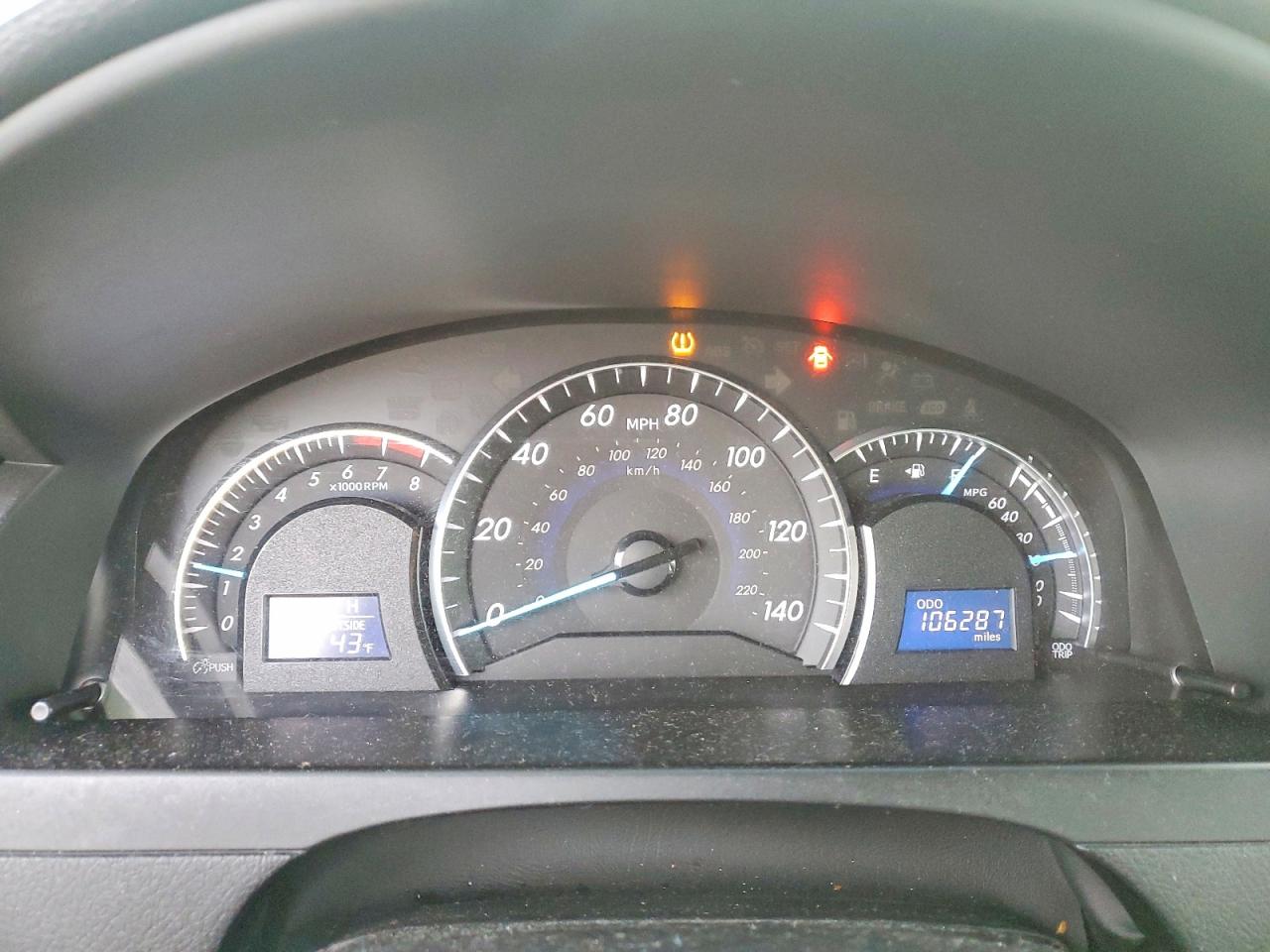 2014 TOYOTA CAMRY L photo 9