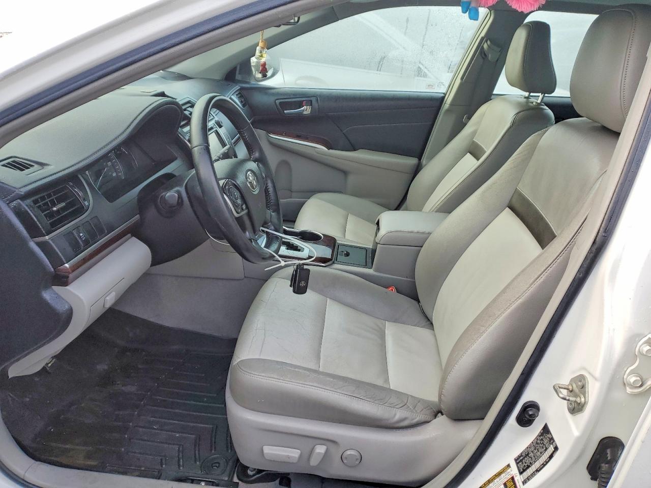 2014 TOYOTA CAMRY L photo 7