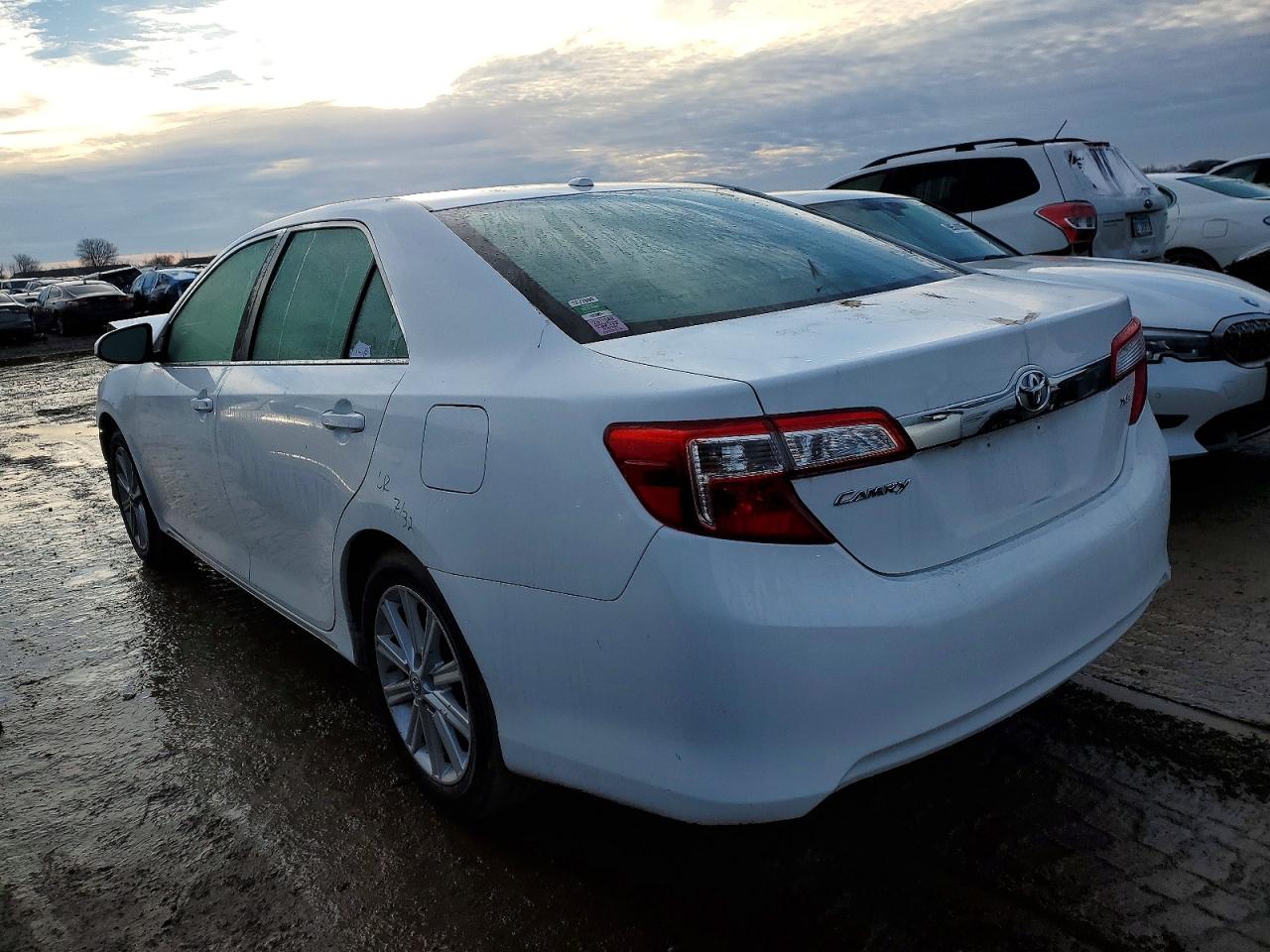 2014 TOYOTA CAMRY L photo 2