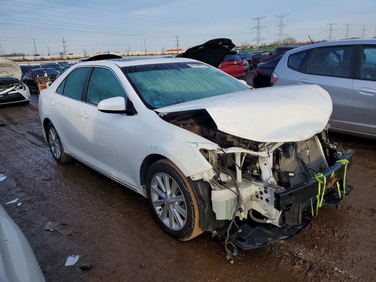 2014 TOYOTA CAMRY L photo 4