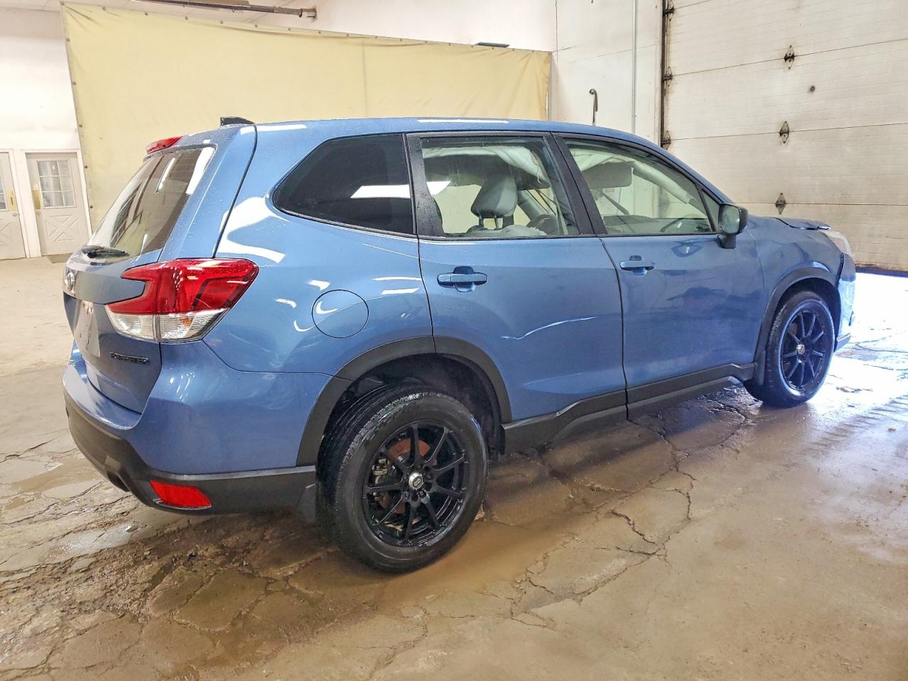 2024 SUBARU FORESTER photo 3