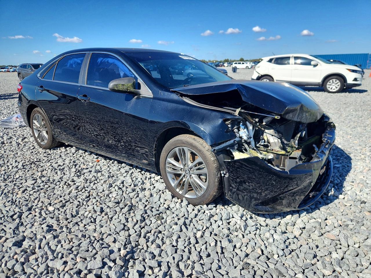 2017 TOYOTA CAMRY LE photo 4