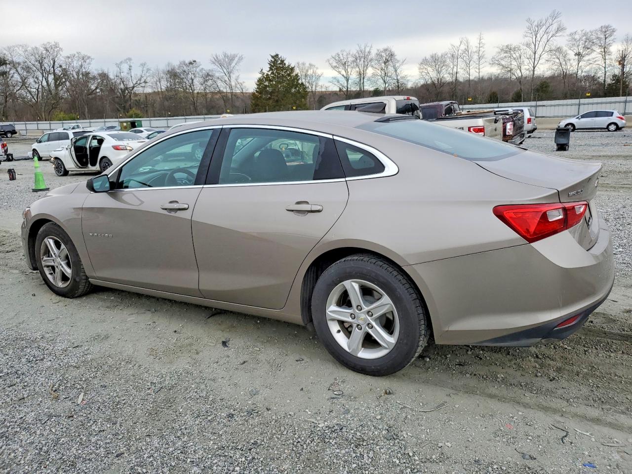 2022 CHEVROLET MALIBU LS photo 4