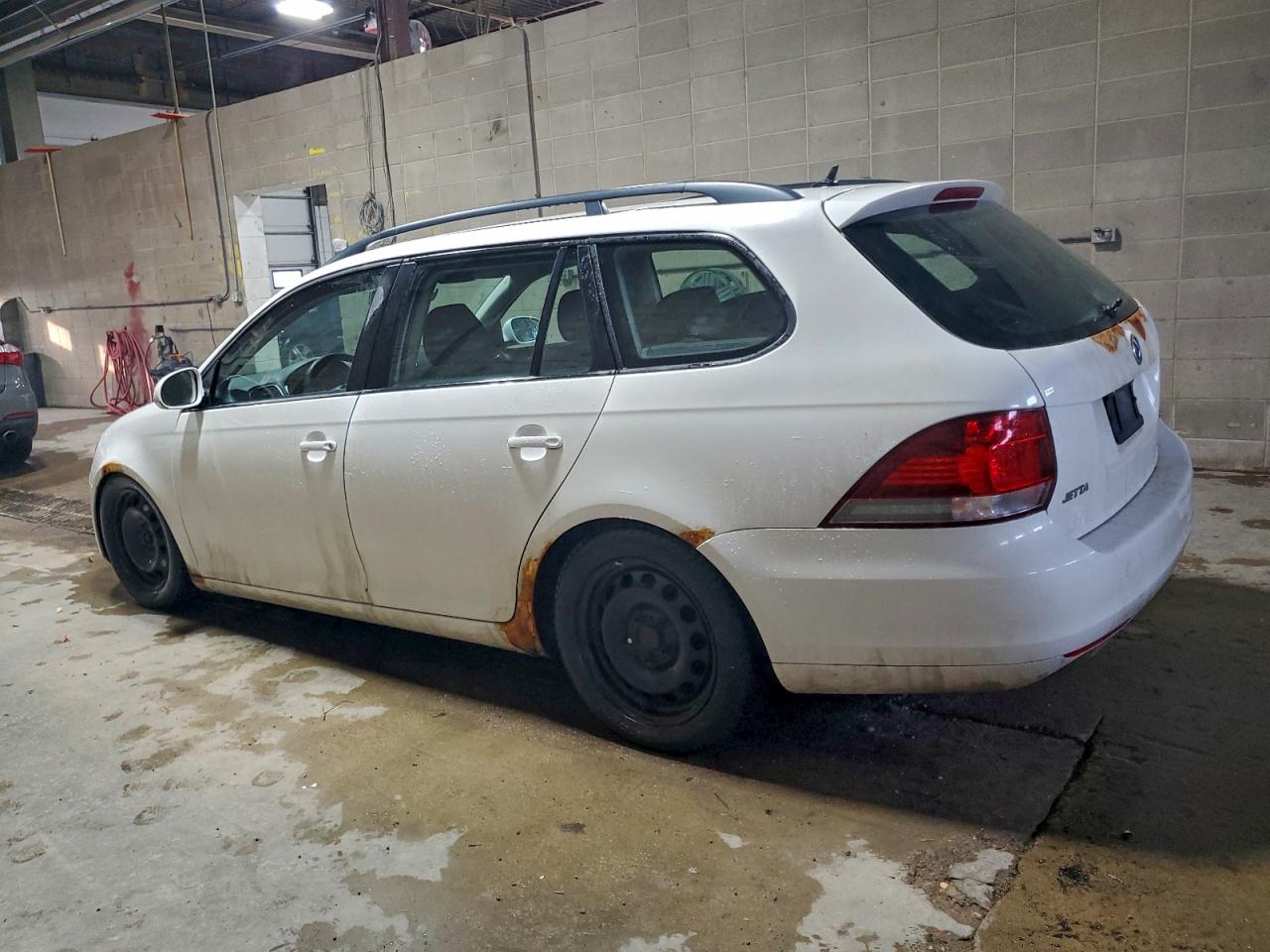 2011 VOLKSWAGEN JETTA S photo 2