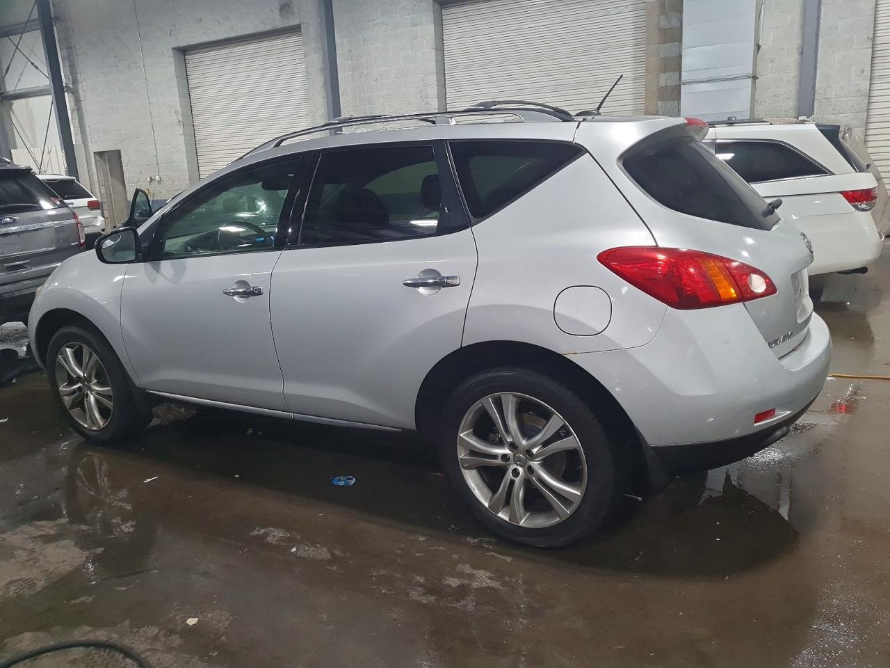 2009 NISSAN MURANO S photo 2