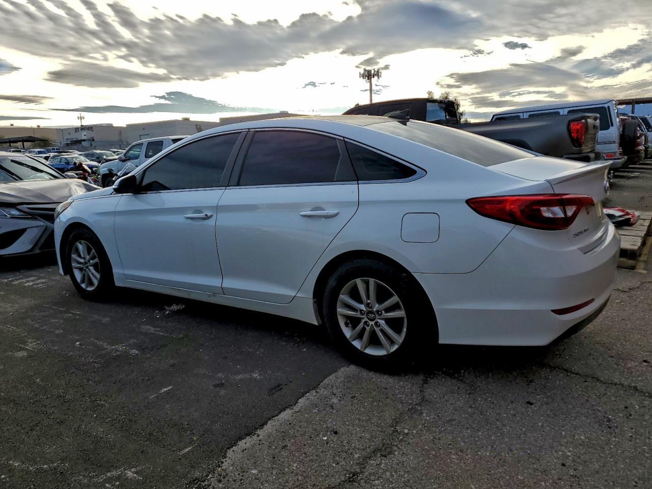 2016 HYUNDAI SONATA SE photo 2