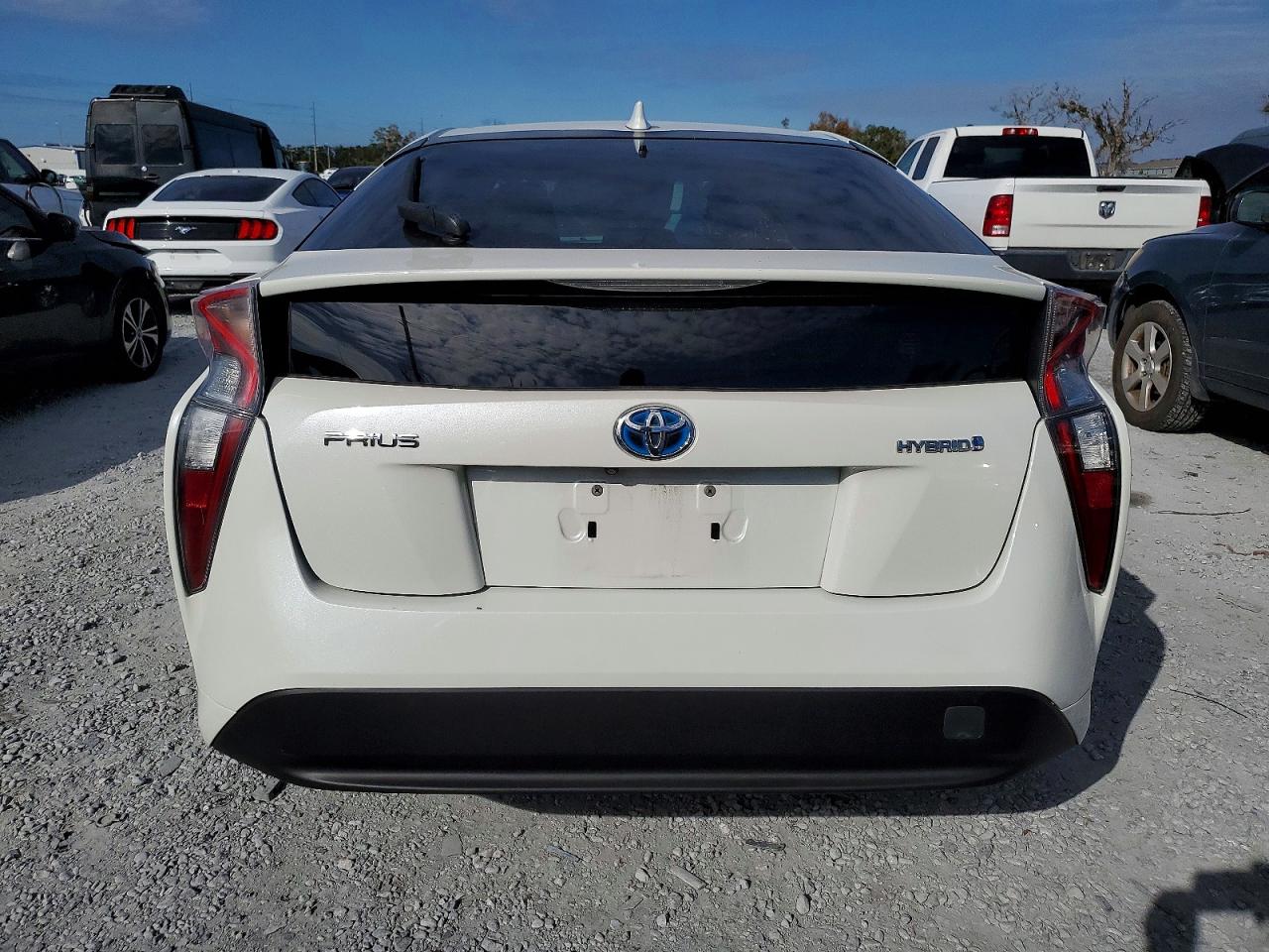 2016 TOYOTA PRIUS photo 6