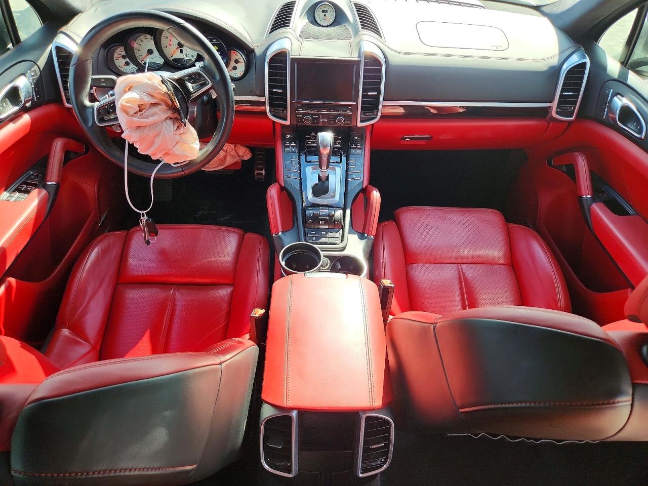 2016 PORSCHE CAYENNE GTS photo 8