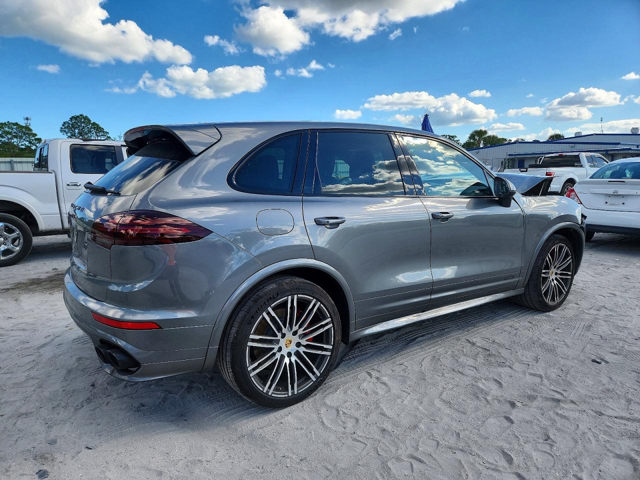 2016 PORSCHE CAYENNE GTS photo 3