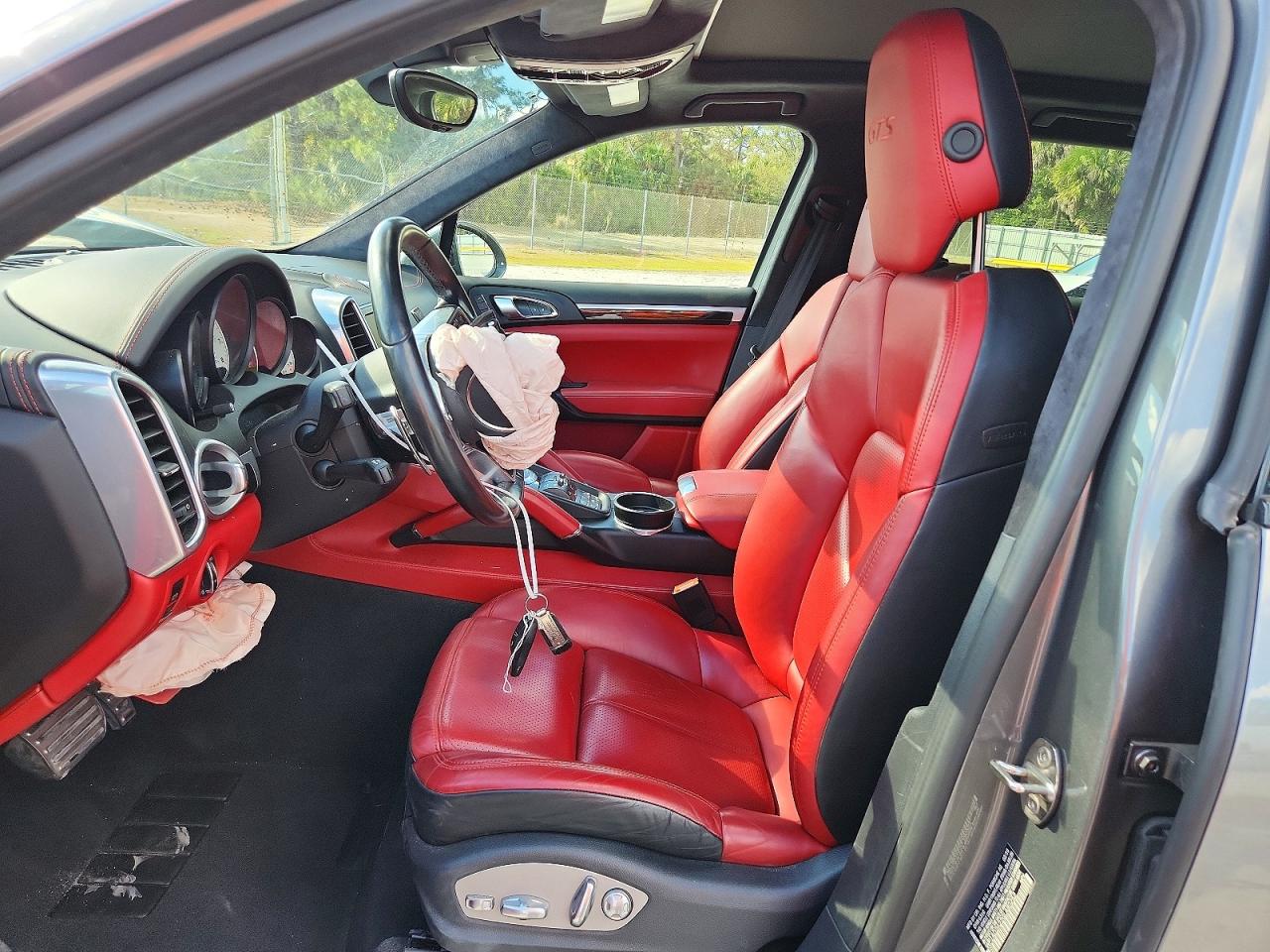 2016 PORSCHE CAYENNE GTS photo 7