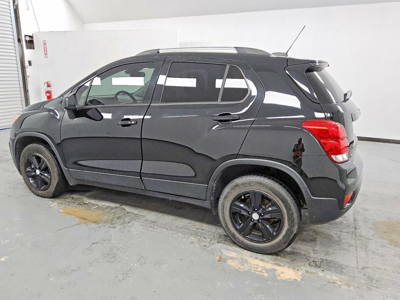 2021 CHEVROLET TRAX 1LT photo 2