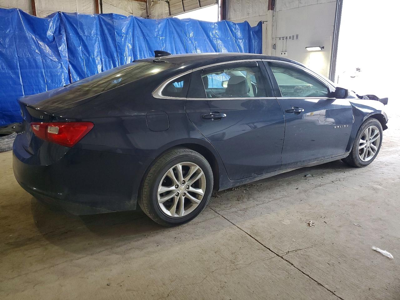 2017 CHEVROLET MALIBU LT photo 5