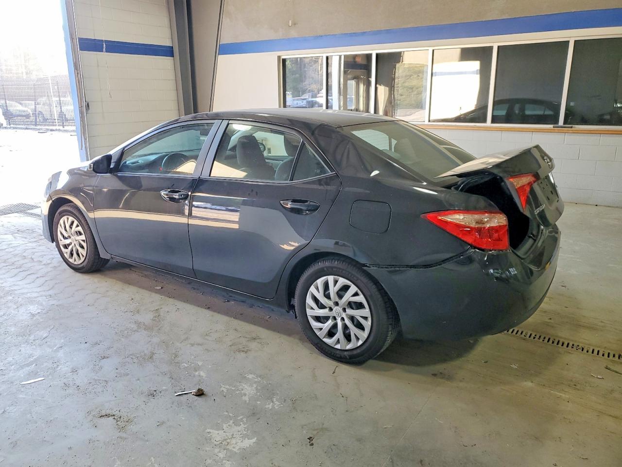 2019 TOYOTA COROLLA L photo 3