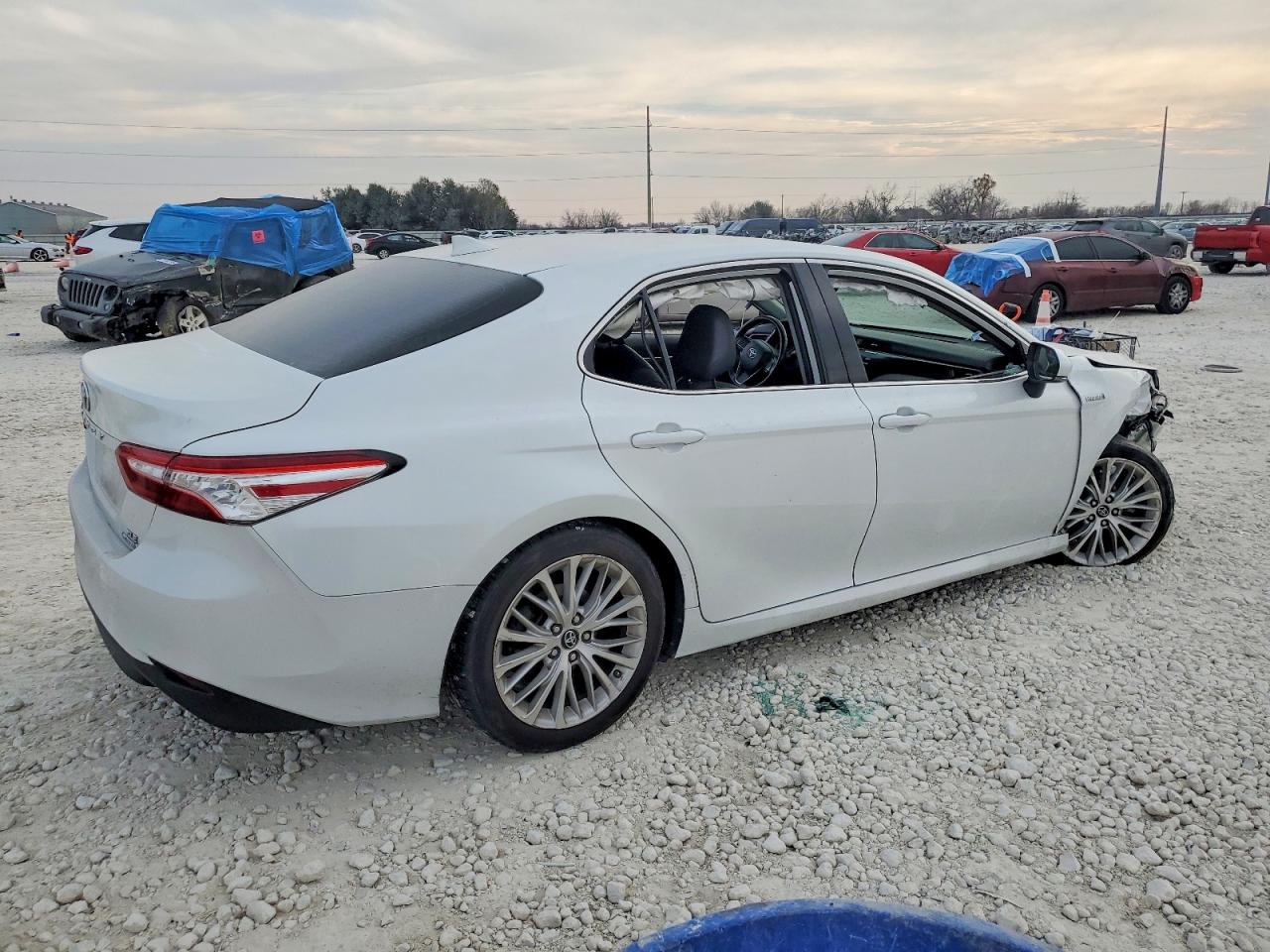 2019 TOYOTA CAMRY HYBRID photo 3