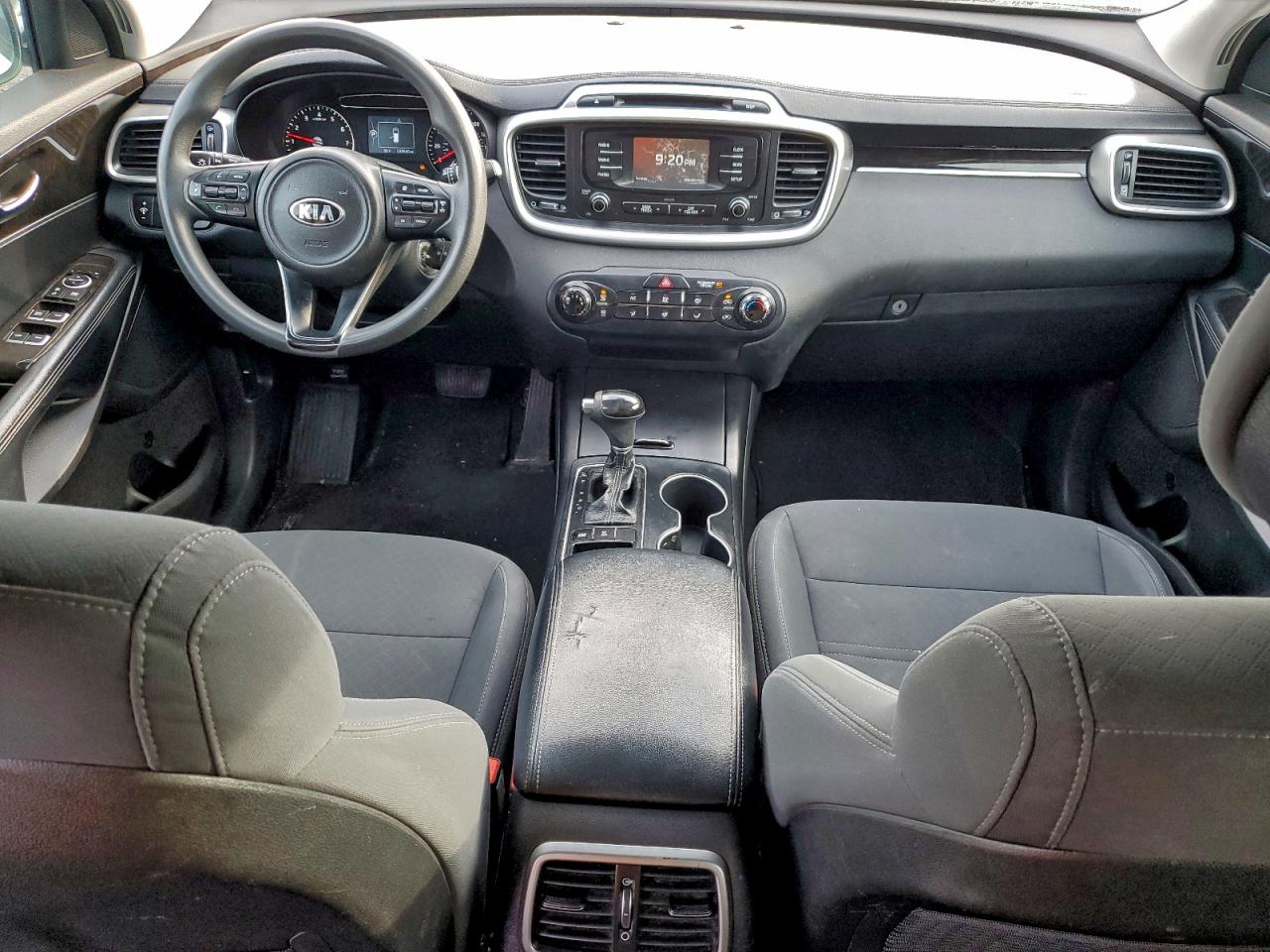 2017 KIA SORENTO LX photo 8