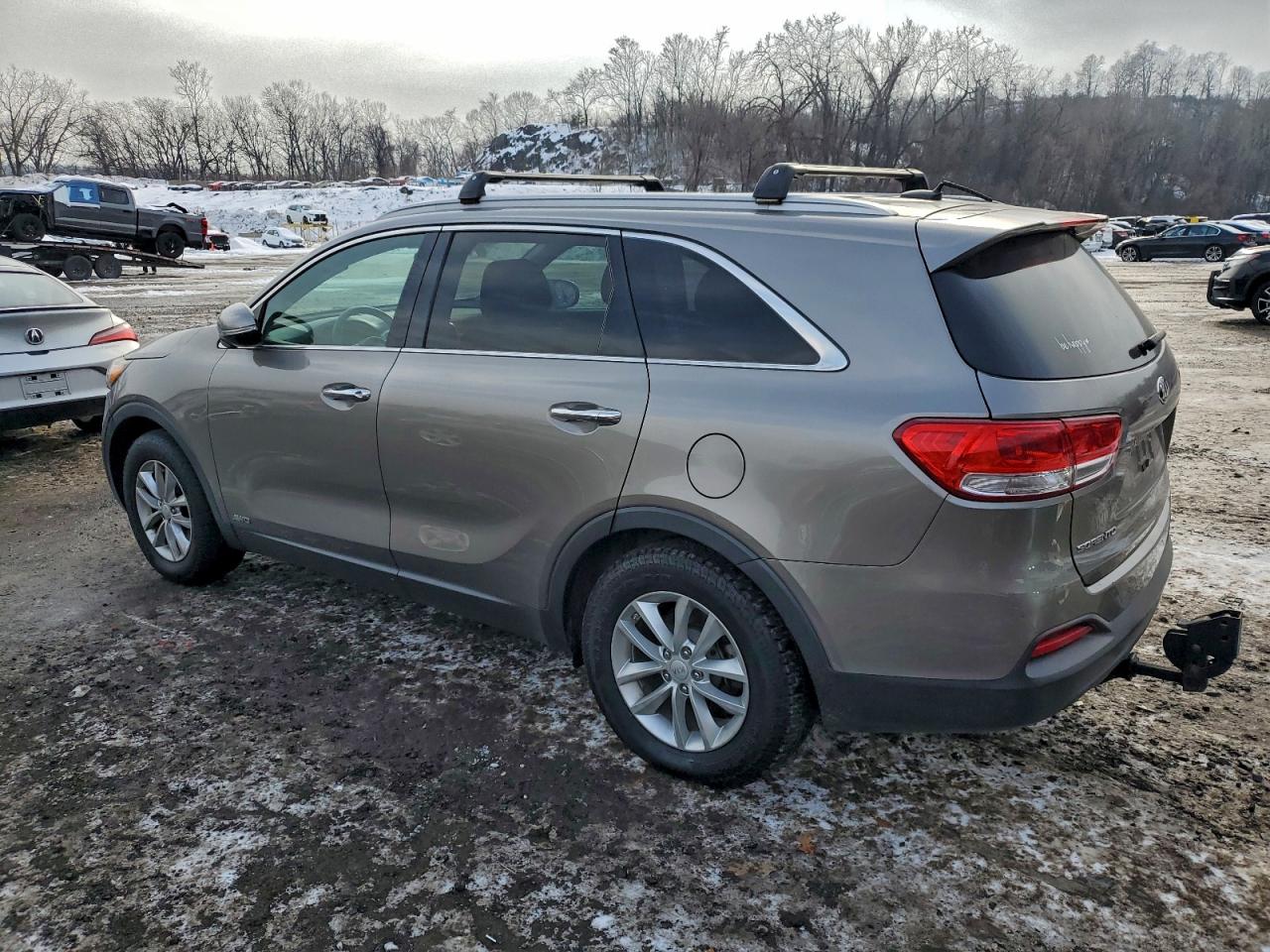 2017 KIA SORENTO LX photo 2