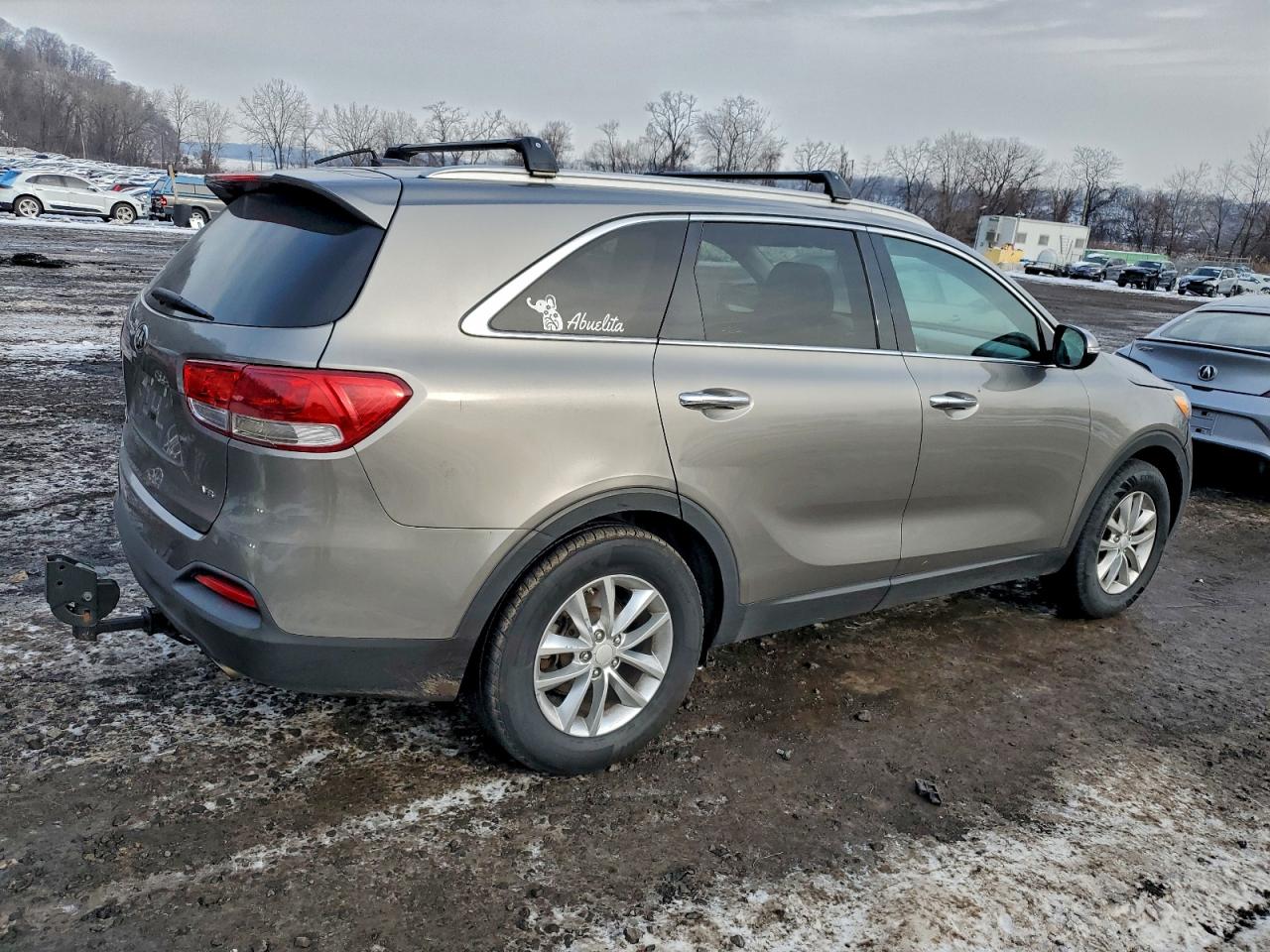 2017 KIA SORENTO LX photo 3
