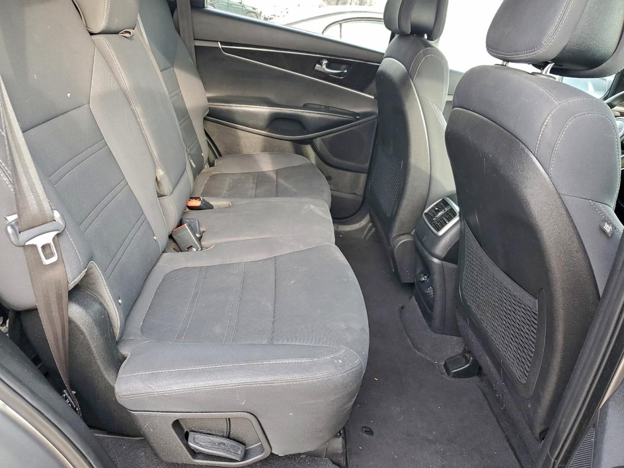 2017 KIA SORENTO LX photo 11