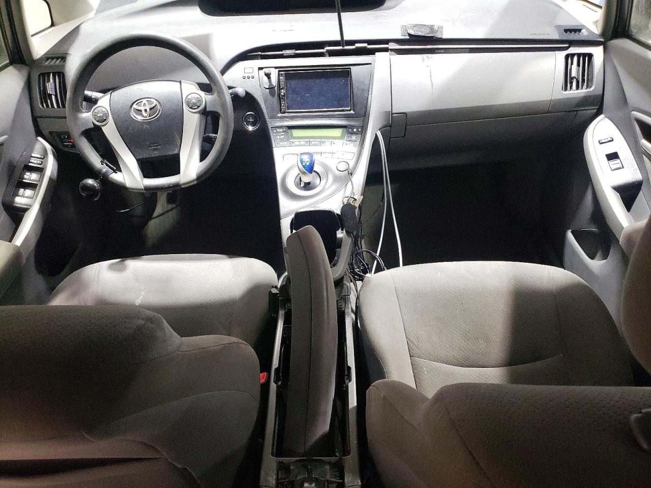 2011 TOYOTA PRIUS photo 8