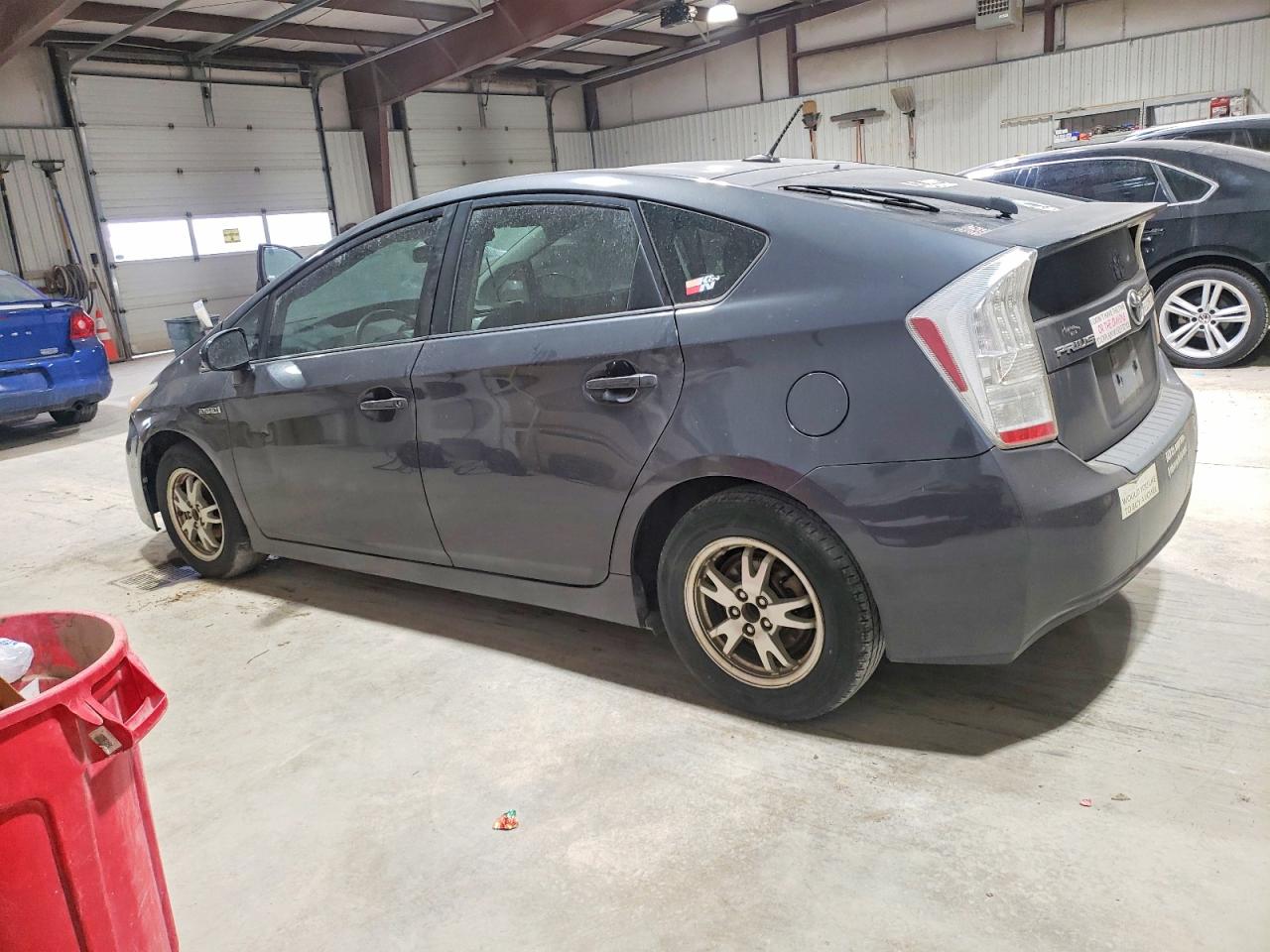 2011 TOYOTA PRIUS photo 2