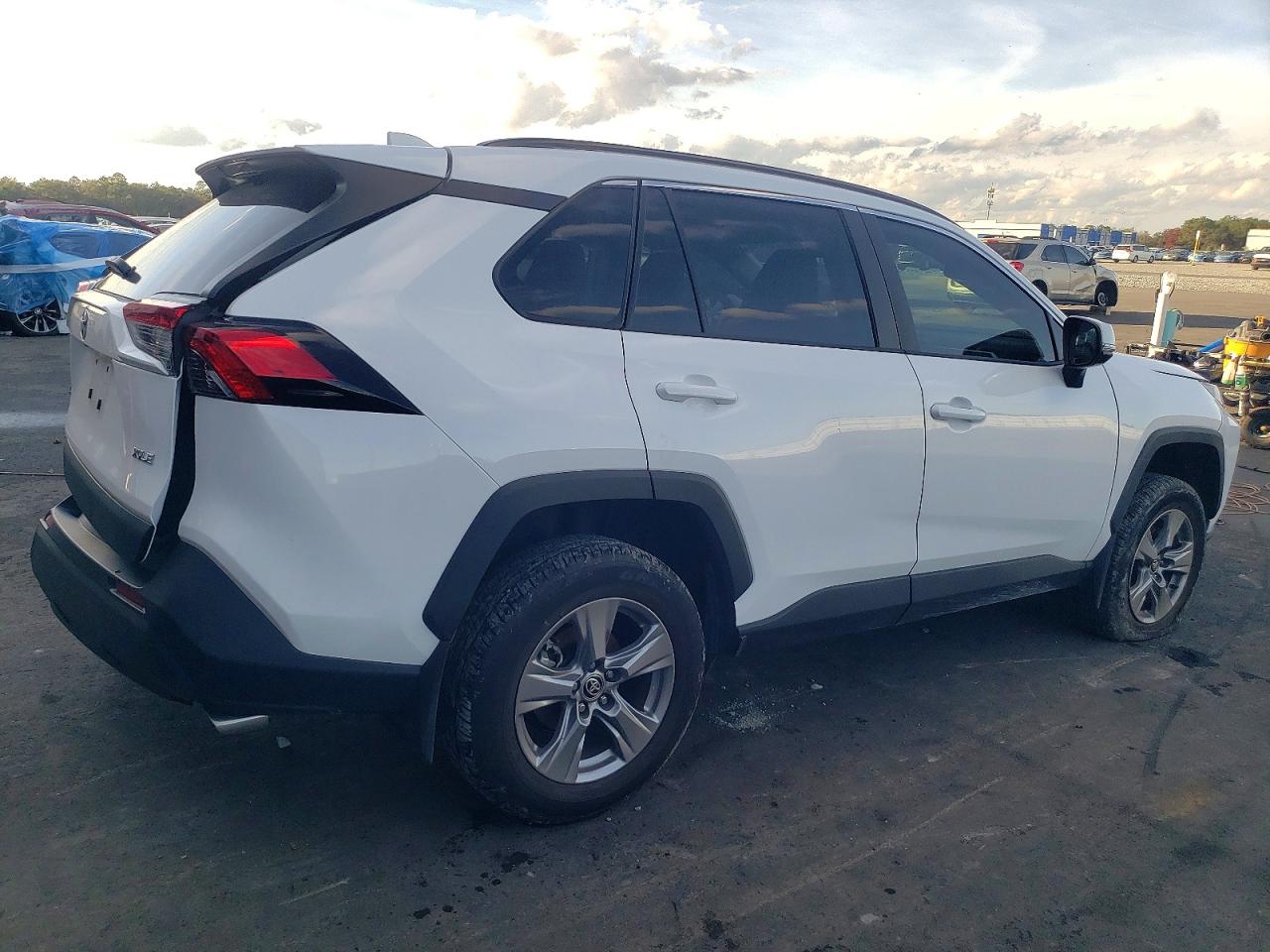 2025 TOYOTA RAV4 XLE photo 3