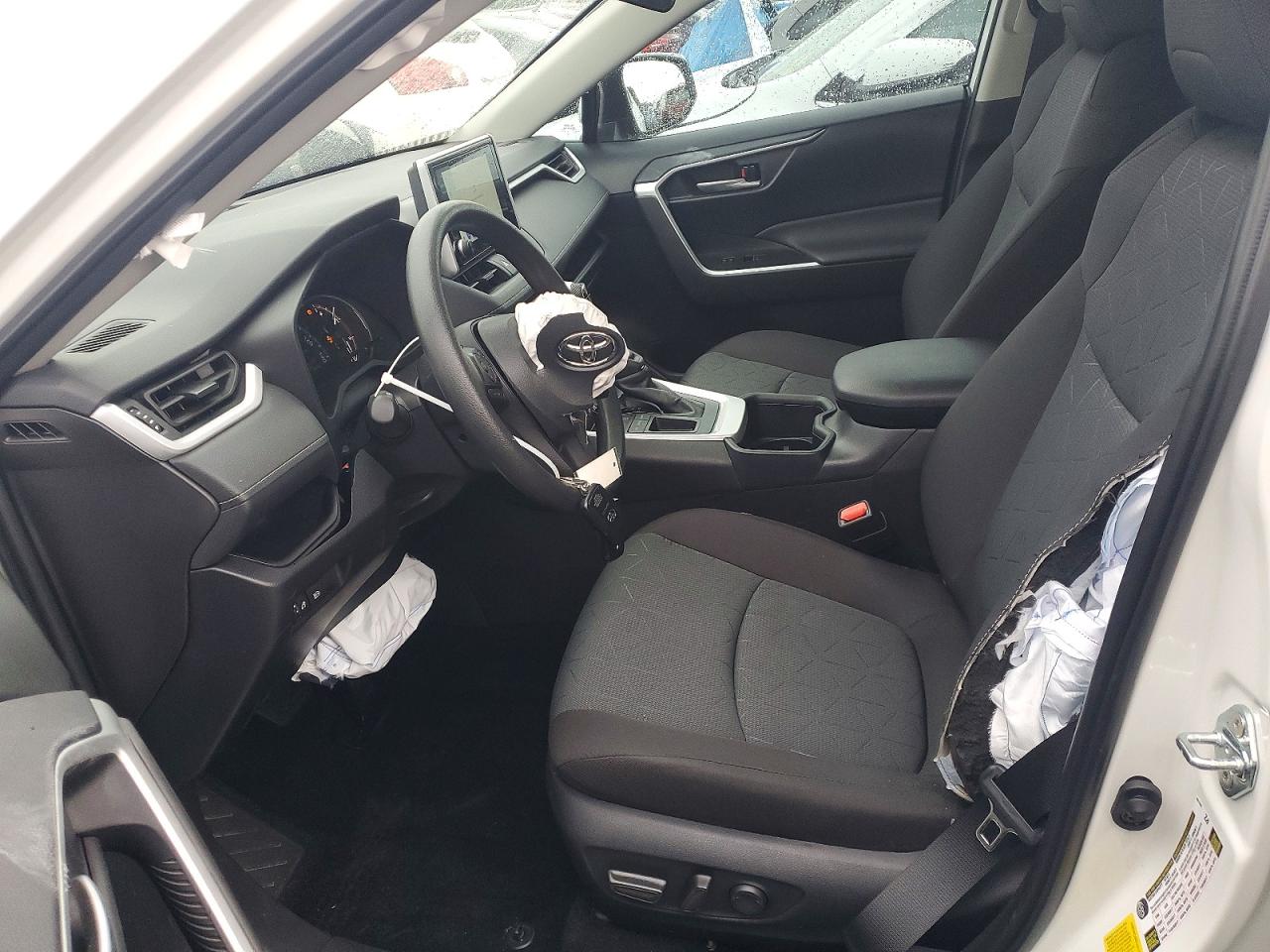 2025 TOYOTA RAV4 XLE photo 7