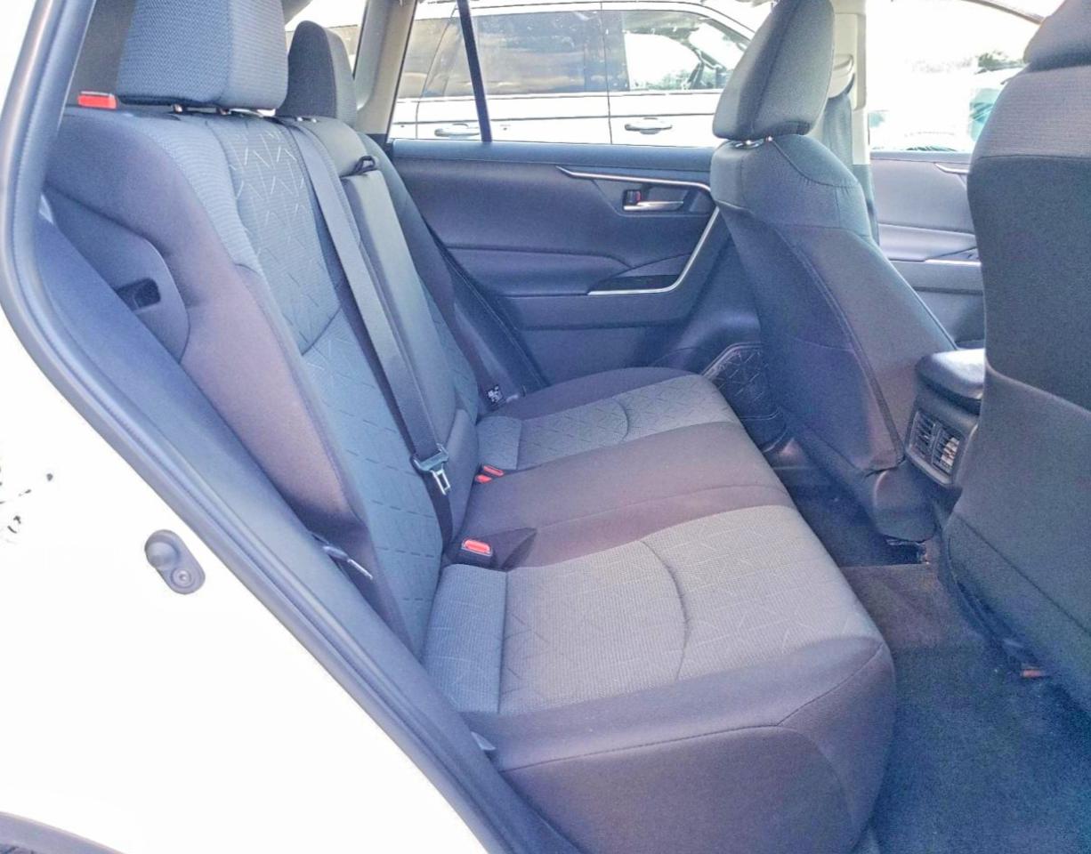 2025 TOYOTA RAV4 XLE photo 11
