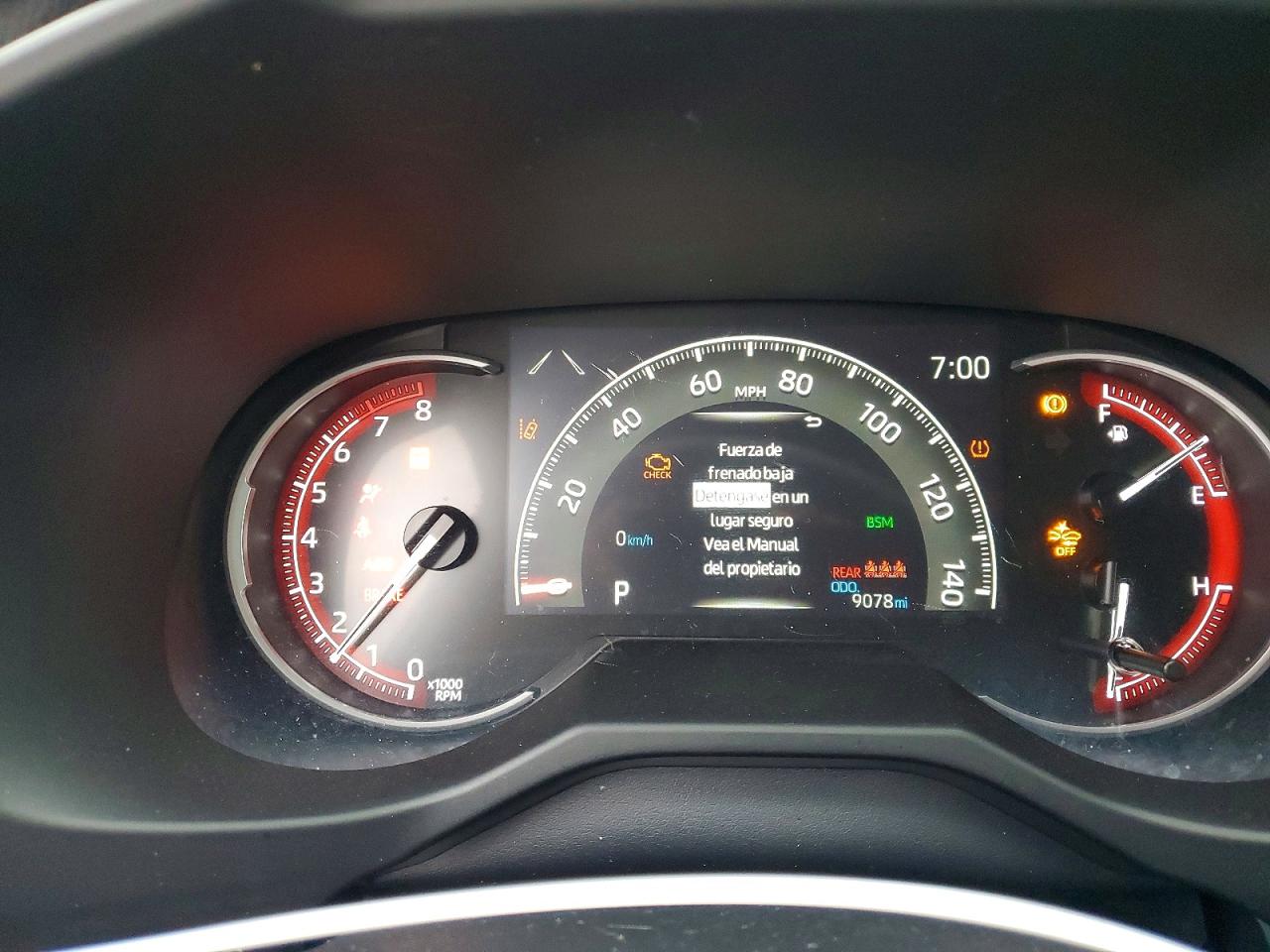 2025 TOYOTA RAV4 XLE photo 9