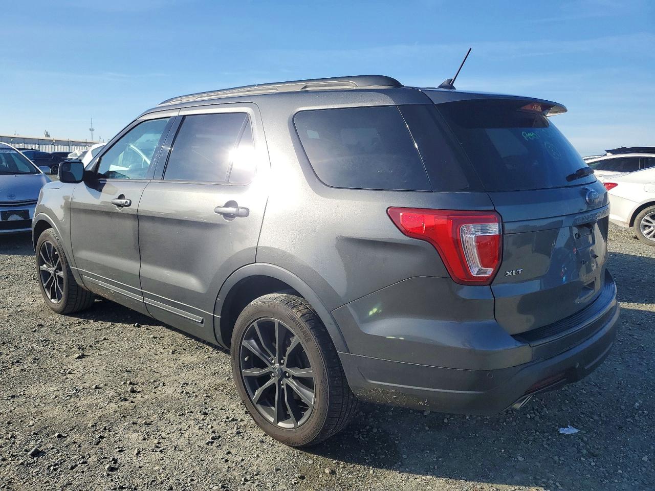 2018 FORD EXPLORER XLT photo 2